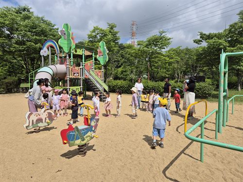 이와스 어학원 아이들의 활동 모습